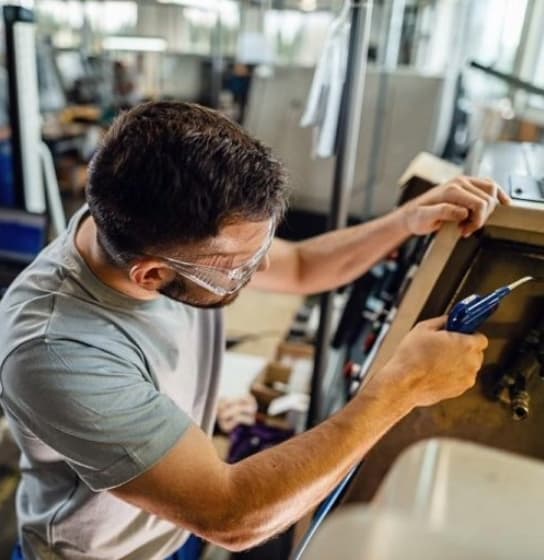 técnico de mantenimiento de soldadoras