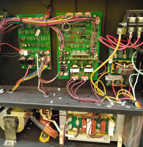 tarjetas electronicas en proceso de reparacion de soldadoras en santiago